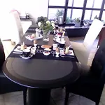 Aan Zee Bed and Breakfast 4*